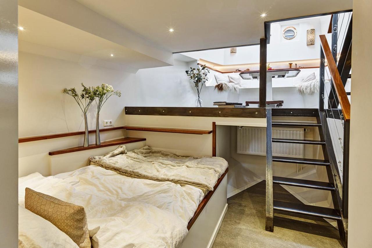 A304 Romantic Seaship In Top Center Amszterdam Kültér fotó